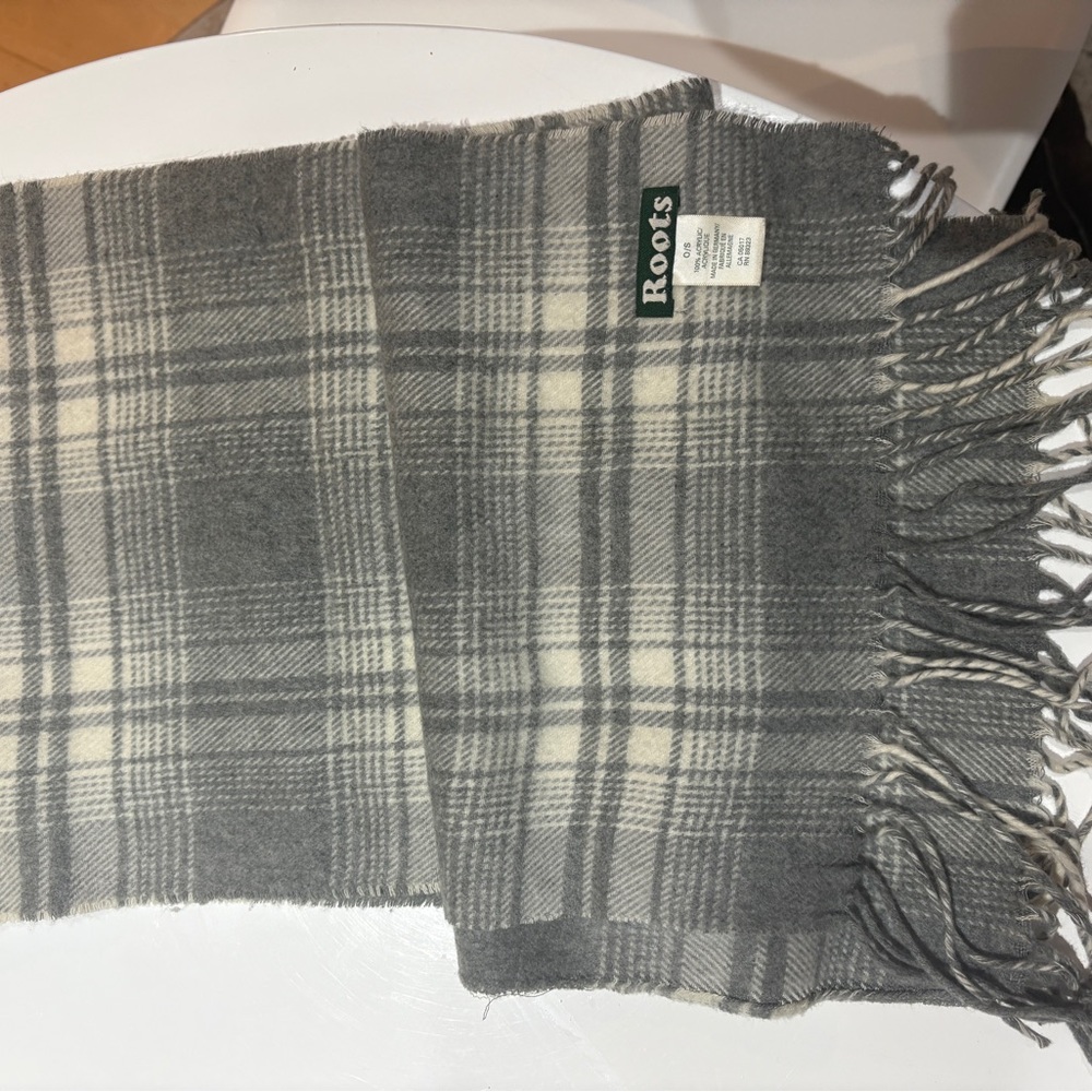 Roots Gray and White Checkered Scarf